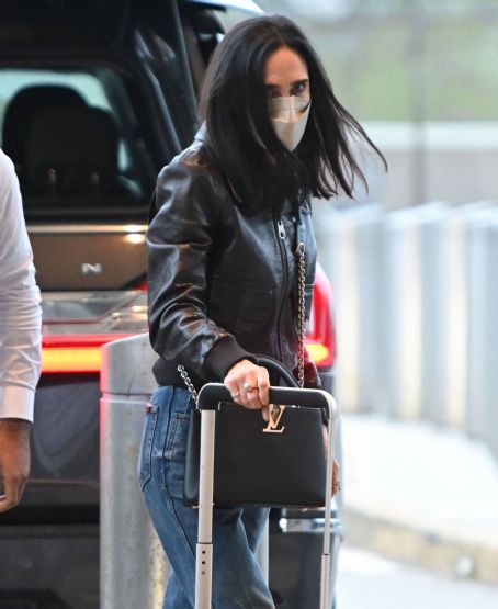 Jennifer Connelly – Seen at JFK Airport in New York | Jennifer Connelly