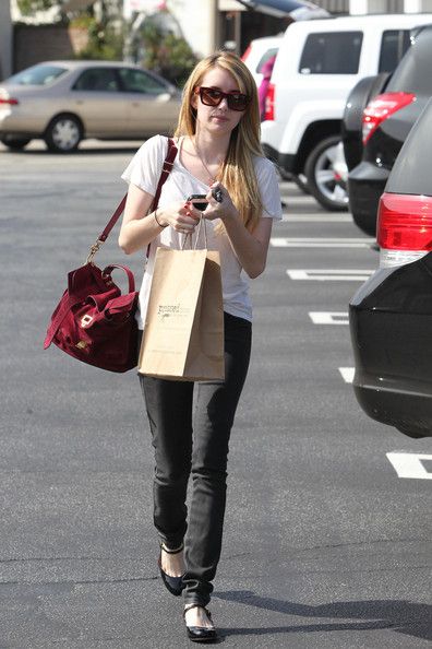 Emma Roberts Fashion and Style - Emma Roberts Dress, Clothes, Hairstyle ...