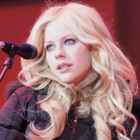 Avril Lavigne feuds wiith Taylor Swift after moving on from divorce rumors?