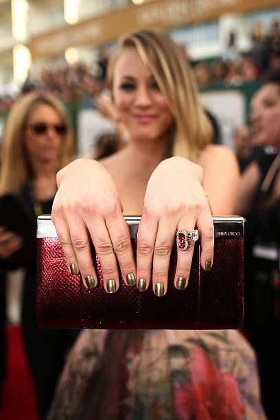 Kaley Cuoco - The 71st Annual Golden Globe Awards - Arrivals (2014)