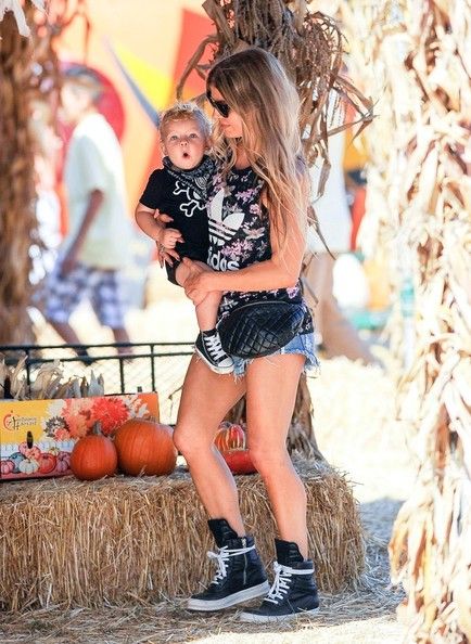 Fergie are seen at the pumpkin patch with Axl