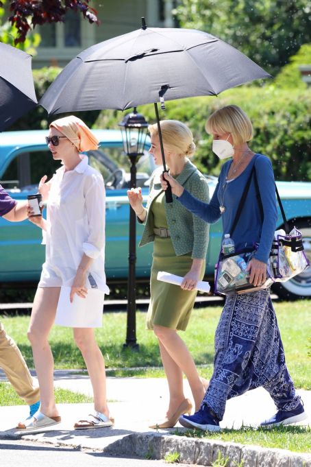 Jessica Chastain – With Anne Hathaway filming ‘Mothers Instinct’ in New