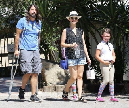 Rocker Dave Grohl, His Wife Jordyn Blum And Their Daughters Violet And ...