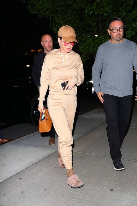 Katy Perry – Seen while arriving at her New York hotel