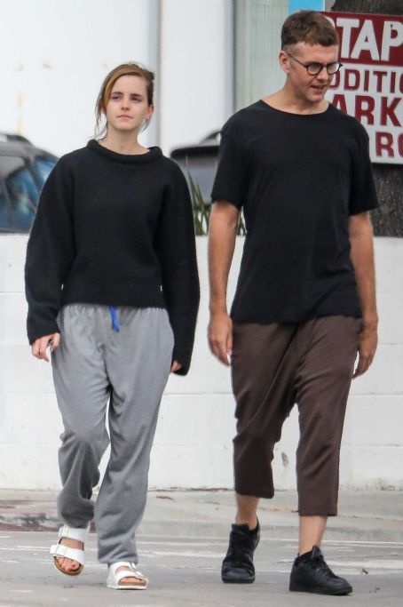 Emma Watson – Seen with a friend at Superba Cafe in Venice | Emma