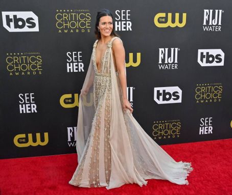 Mandy Moore – Red carpet at 2022 Critics Choice Awards in LA