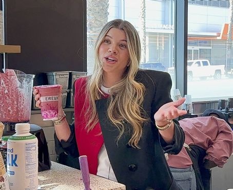 Sofia Richie Grainge – Unveils her new smoothie colab with ‘Sweet Cherry smoothie”