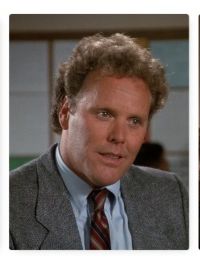 Wings Hauser- as Wallace Evans