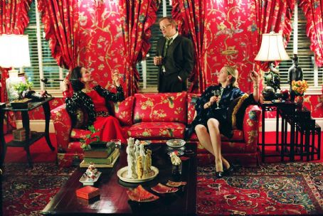 Juliet Stevenson as Diana Vreeland, Toby Jones as Truman Capote, and Hope Davis as Slim Keith in director Douglas McGrath’s Infamous.  Photo Credit: Deana Newcomb © 2005 Warner Bros. Entertainment Inc.