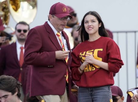 Olivia Rodrigo – NCAA football game between the USC Trojans and the