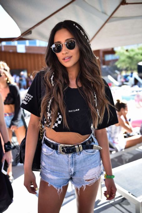 Shay Mitchell – Blonde Salad x Revolve Pool Party in Palm Springs
