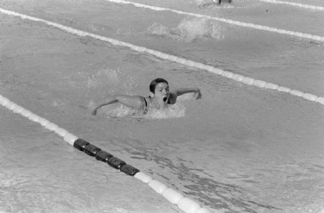 Carolyn Wood (swimmer)