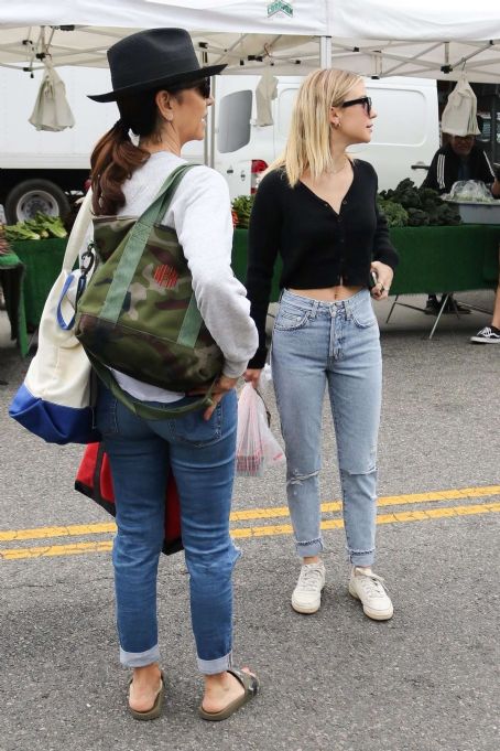 Genevieve Hannelius – Shopping at the Farmer’s Market in Studio City
