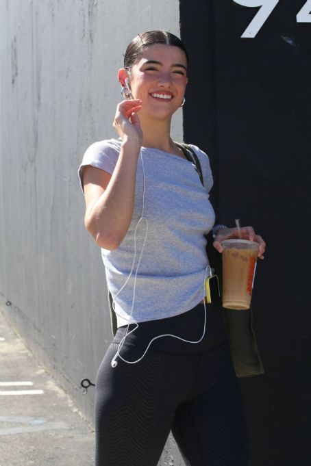 Charli D’amelio – Arriving at Dancing with the stars rehearsal Studio in LA